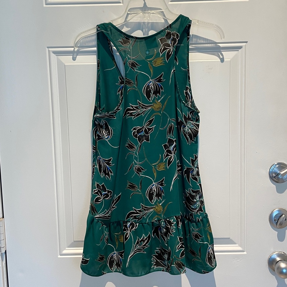 Cabi Floral Green Black White Flowy Peplum Racerback Sleeveless Top Size Small - Picture 9 of 10